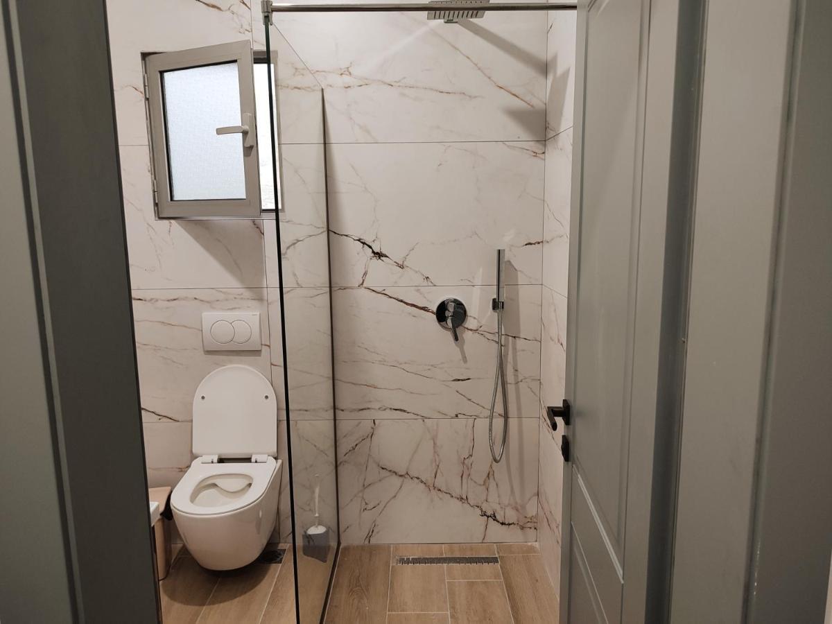 Petros Rooms Himarë Eksteriør billede