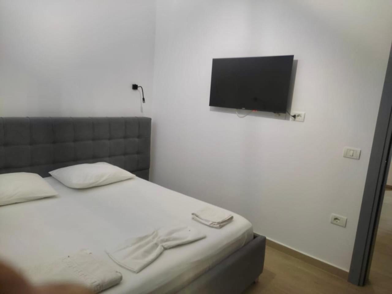 Petros Rooms Himarë Eksteriør billede