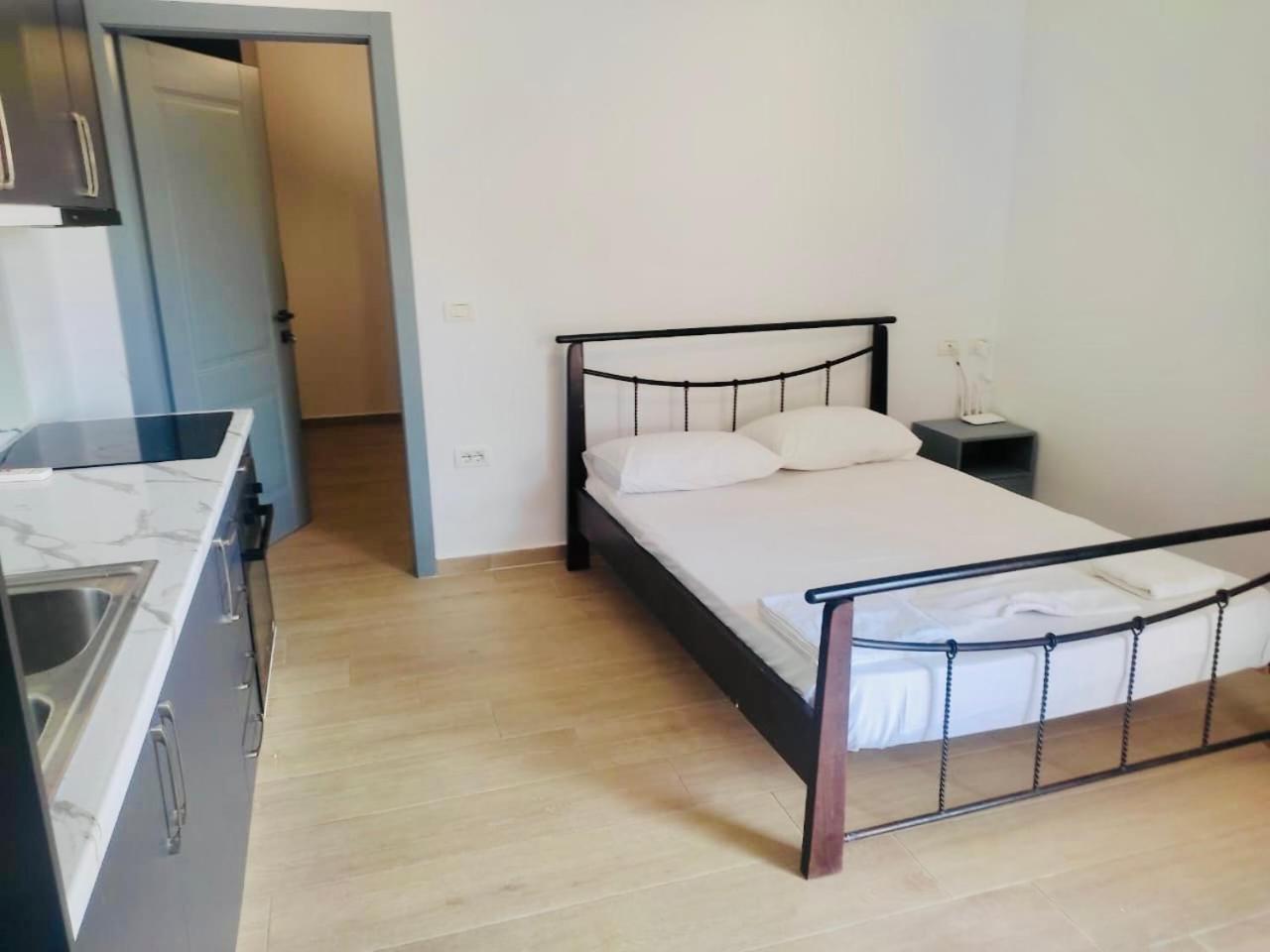 Petros Rooms Himarë Eksteriør billede